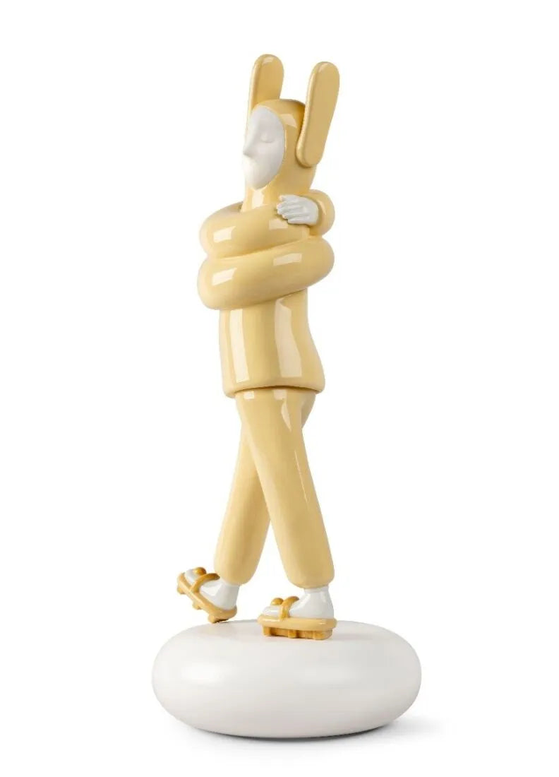 Scultura Embraced Gialla