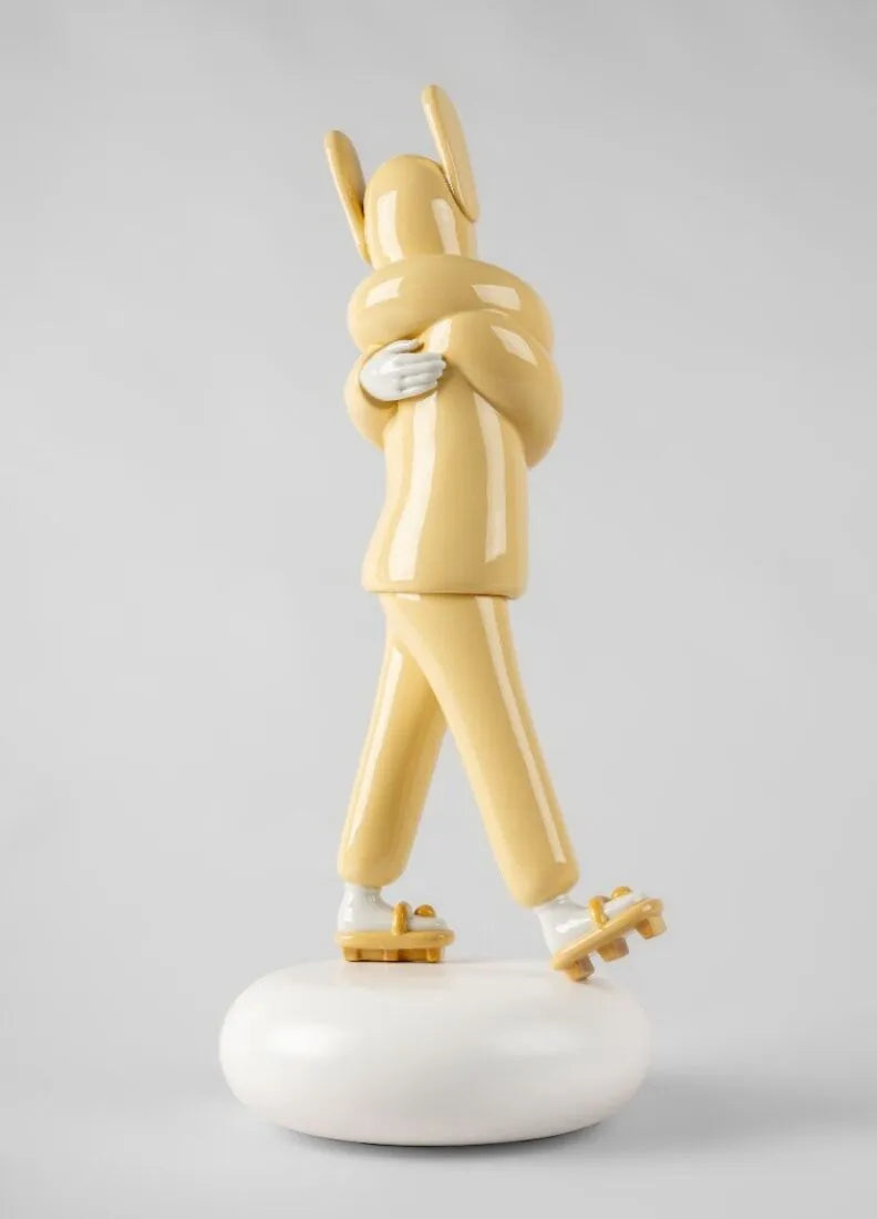 Scultura Embraced Gialla
