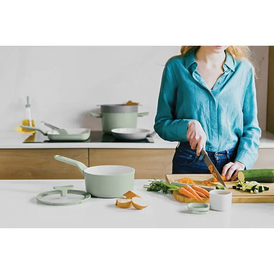 Pentolino con coperchio antiaderente Balance Sage 18cm