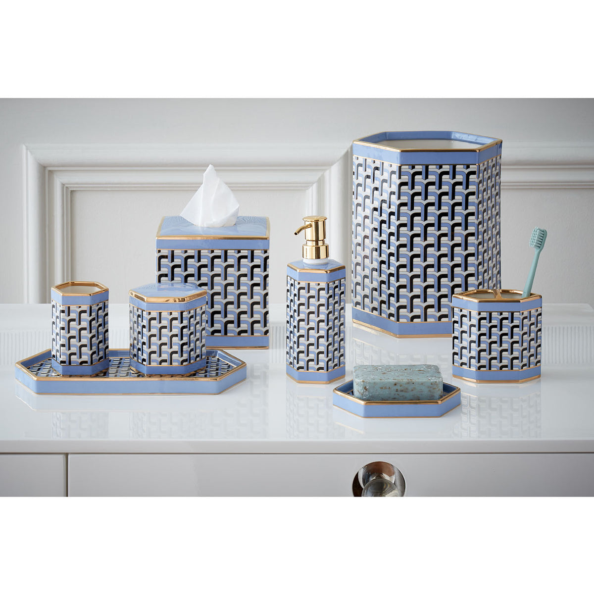 Versailleis Bath Blue