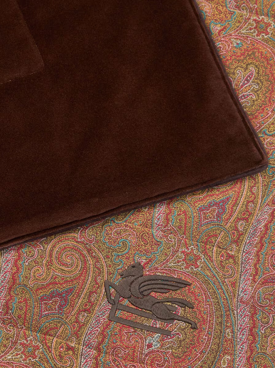 PLAID TRAPUNTATO IN VELLUTO CON MOTIVO ARNICA